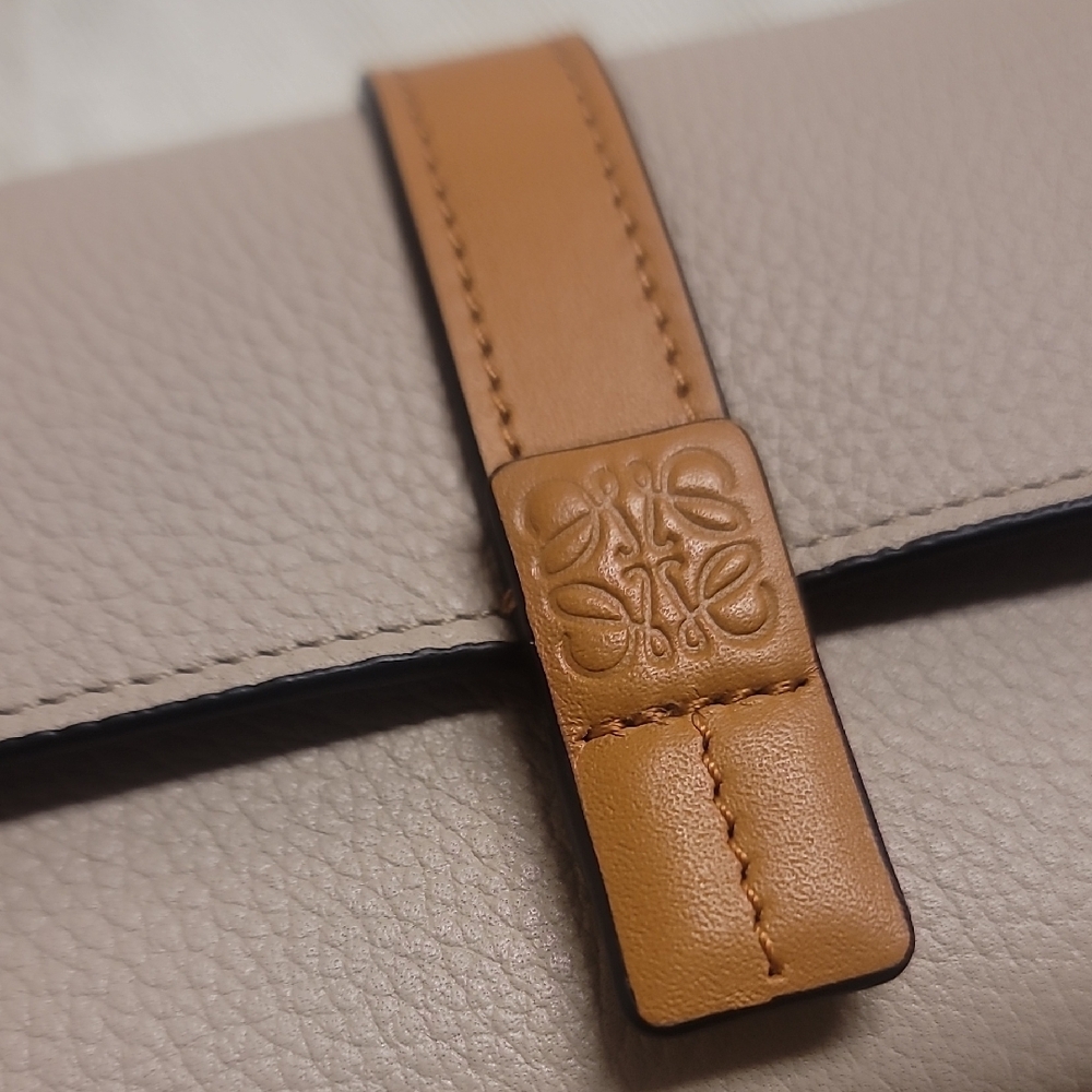 Loewe Small Vertical Wallet In Soft Grained Leather Light Oat/Honey - Picture 5 of 16